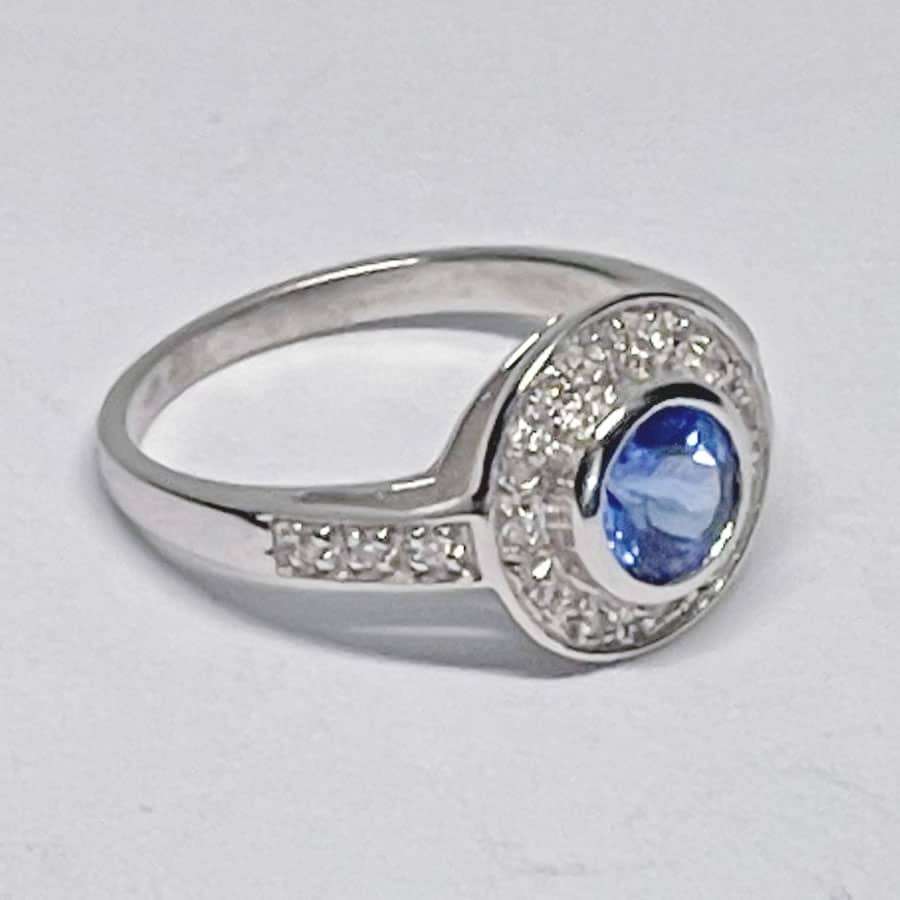 18ct White Gold Tanzanite Ring