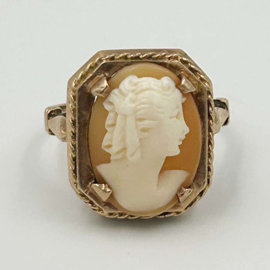 9ct Gold Lady Cameo Carved Conch Shell Ring
