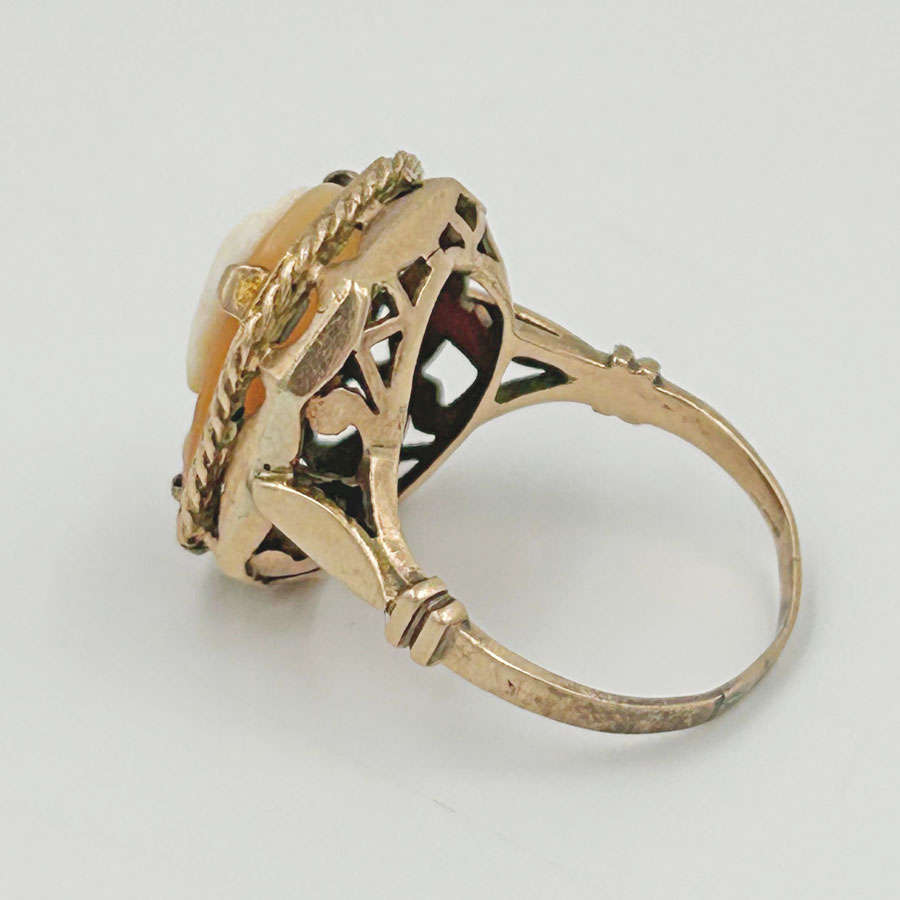 9ct Gold Lady Cameo Carved Conch Shell Ring