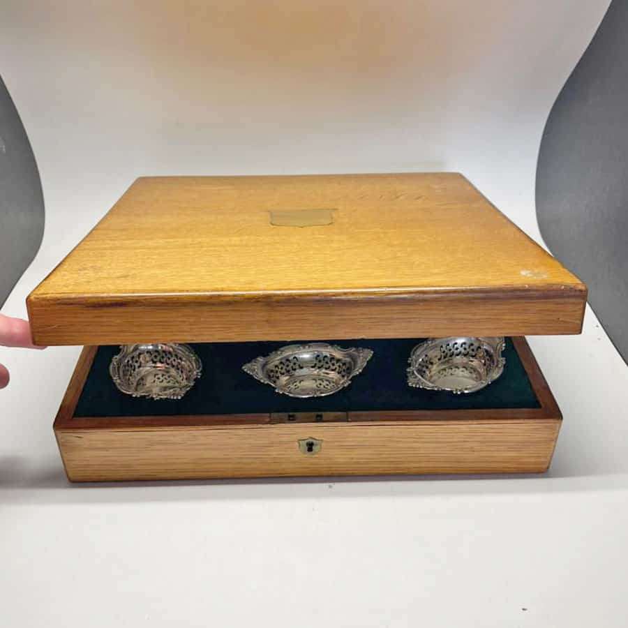 Beautiful Bon Bon Nut Dish Set In Oak Lined Boxed Set Birmingham 1904