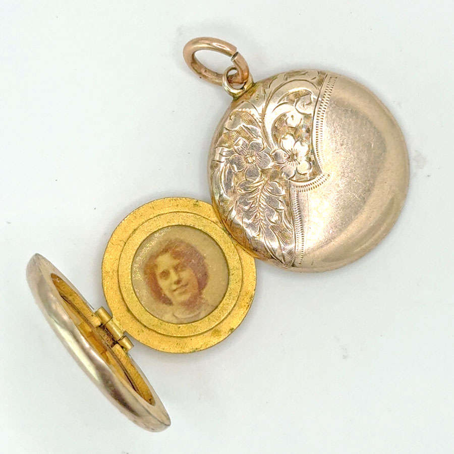 Edwardian 9ct Hinged Gold Locket