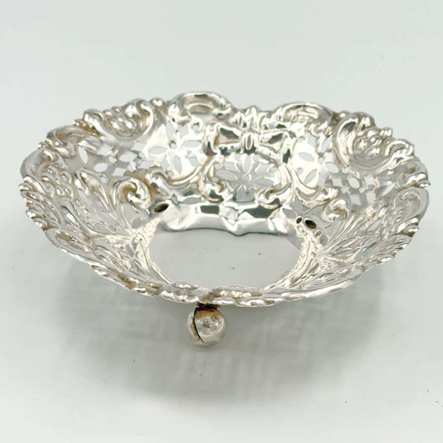 Hallmarked Silver Pierced Heart Shaped Bon Bon Birmingham 1912