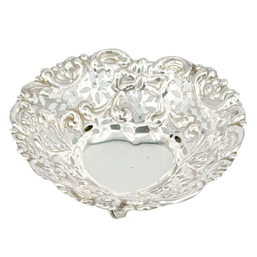 Hallmarked Silver Pierced Heart Shaped Bon Bon Birmingham 1912