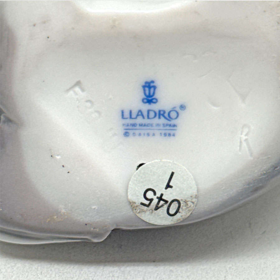 Lladro Daisa Seated Cat With Mouse On Tail 5236