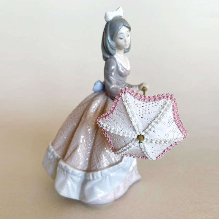Lladro Jolie Figurine 5210