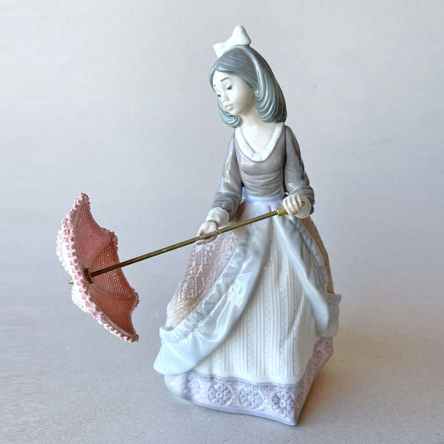 Lladro Jolie Figurine 5210