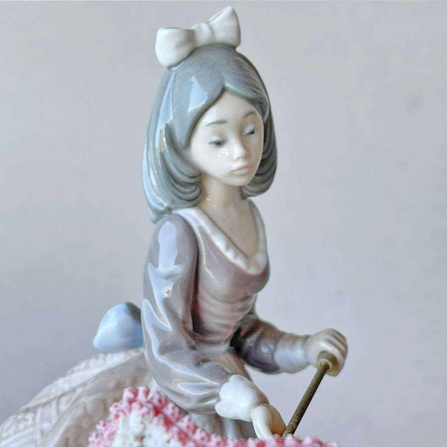 Lladro Jolie Figurine 5210