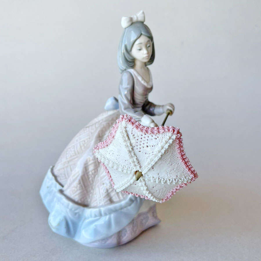 Lladro Jolie Figurine 5210