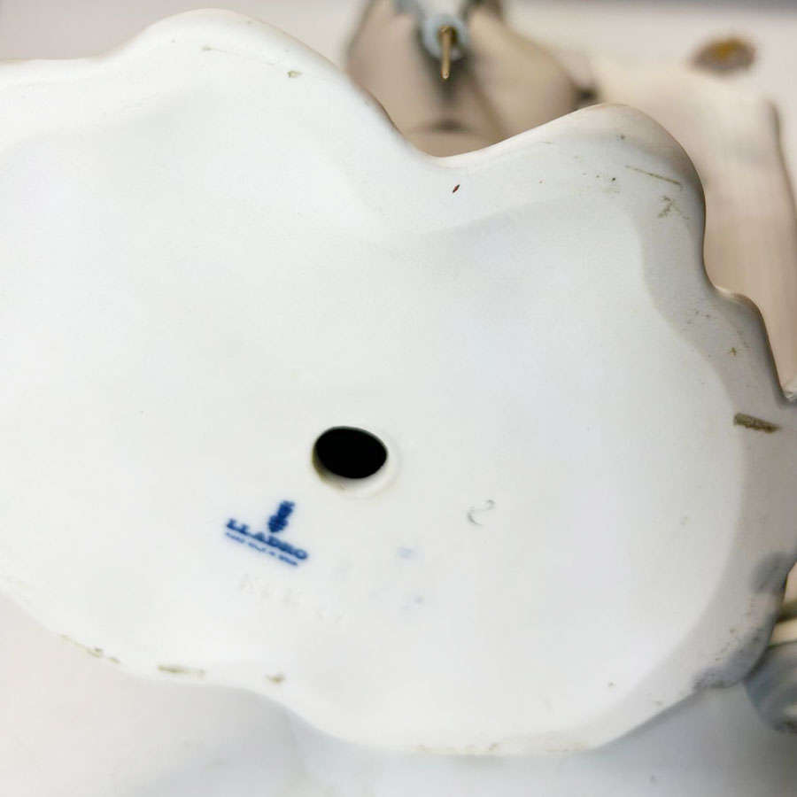 Lladro Figurine Edwardian Couple With Top Hat and Umbrella 130