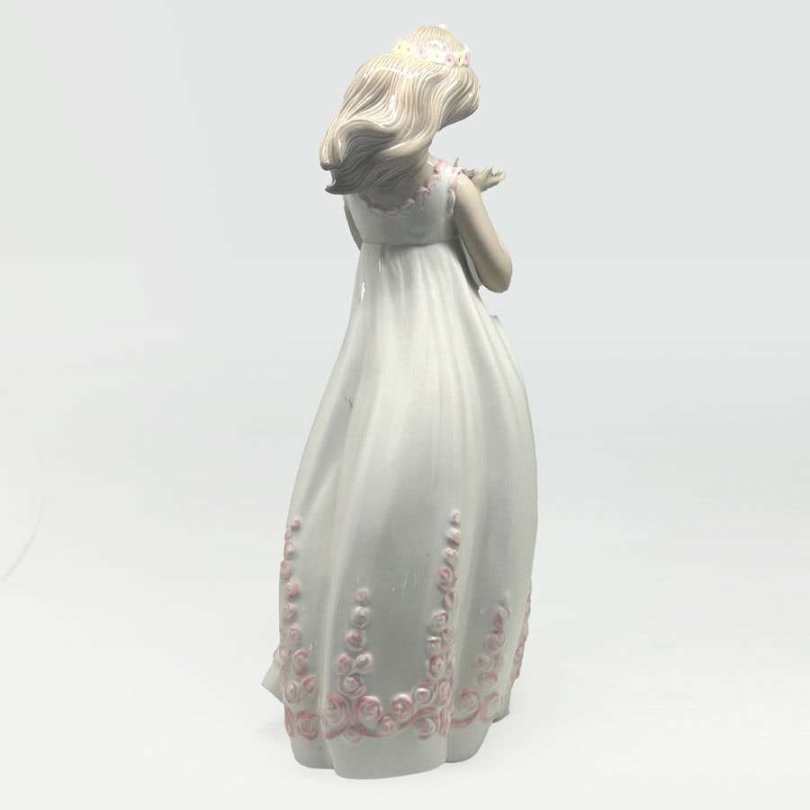 Nao By Lladro Large Figurine Lady Holding Flower