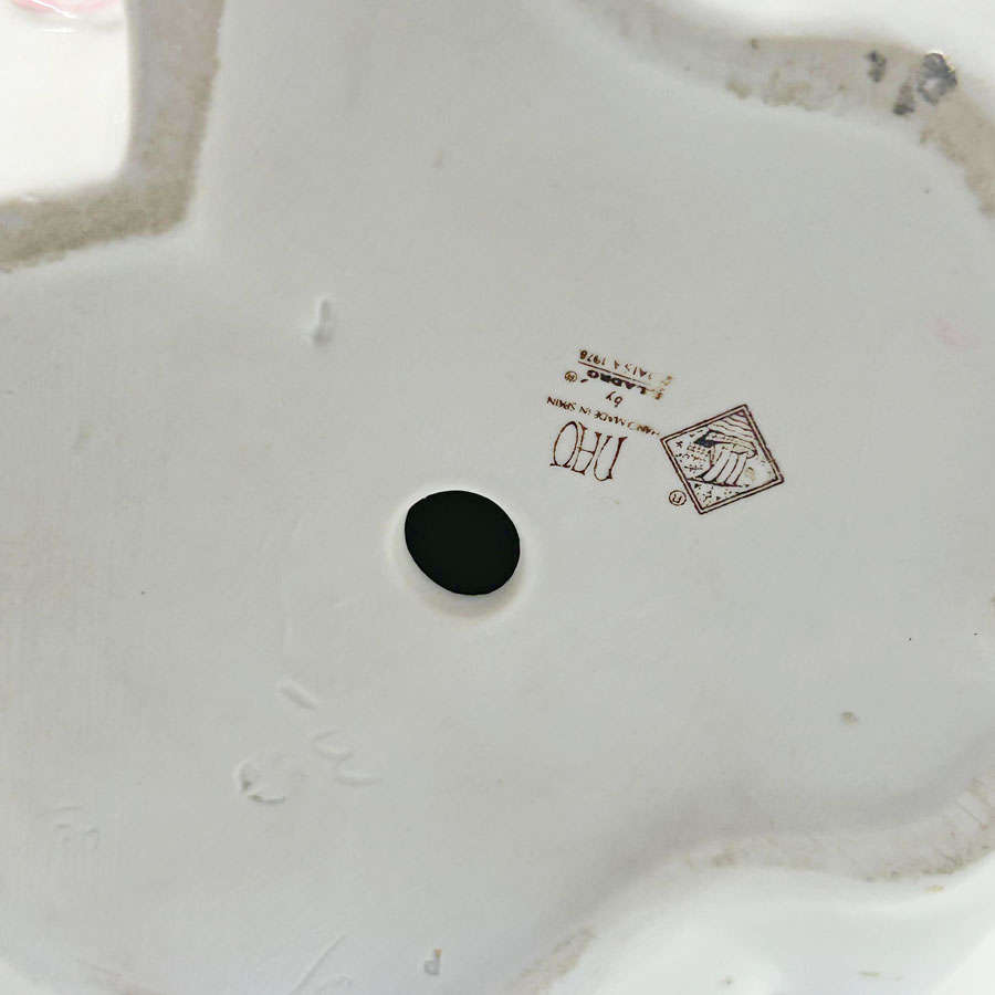 Nao By Lladro Large Figurine Lady Holding Flower