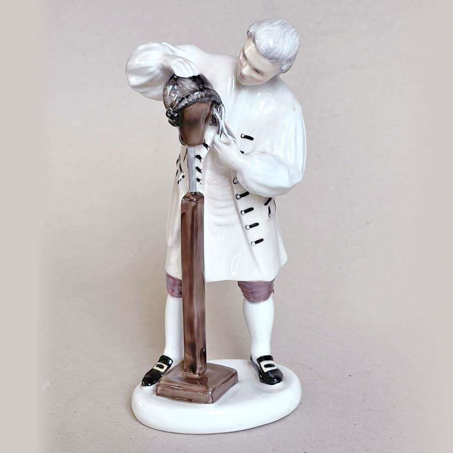 Royal Doulton Figurine Wigmaker Of Williamsburg HN2239