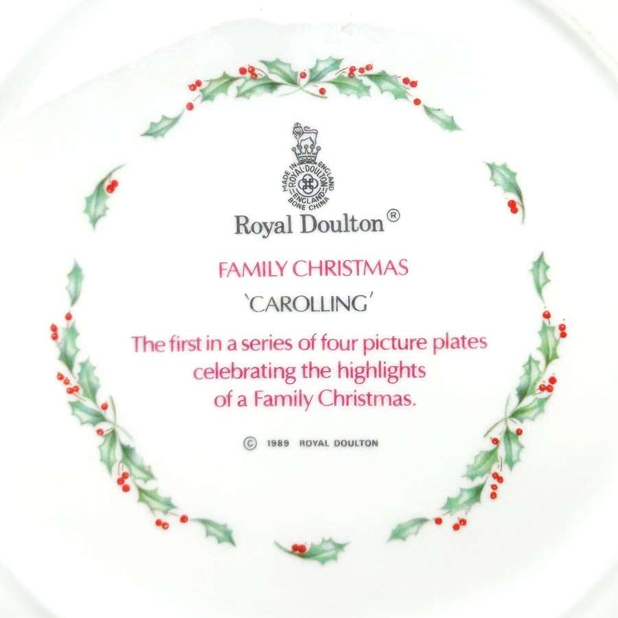 Royal Doulton Christmas Plate 1989 Carolling
