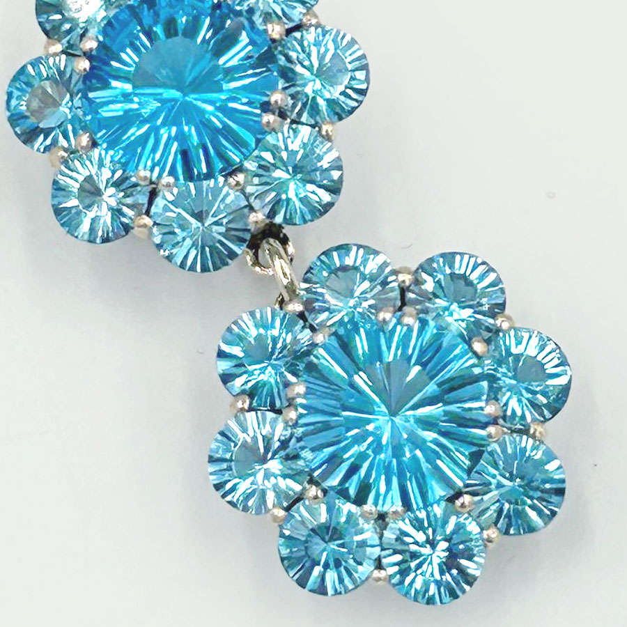 Stunning Topaz 18ct Daisy Pendant On 9ct Chain