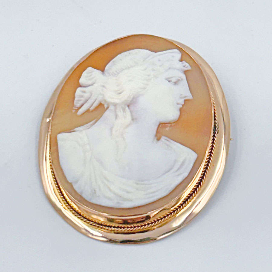 Victorian 9ct Gold Conch Shell Cameo Lady With Hair Up