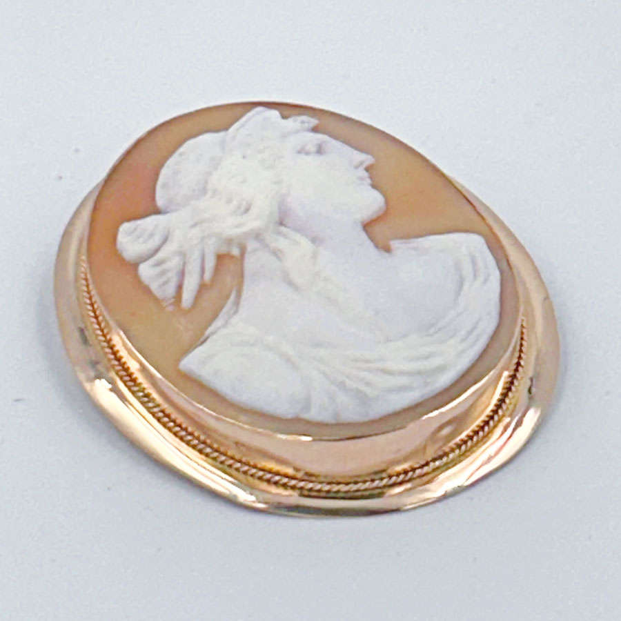 Victorian 9ct Gold Conch Shell Cameo Lady With Hair Up