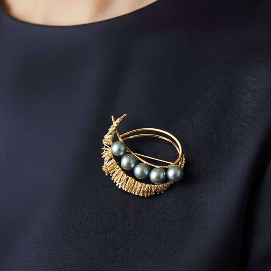 14ct Gold and Grey Blue Pearl Crescent Brooch