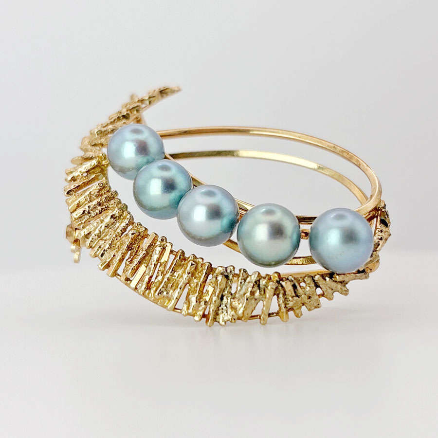 14ct Gold and Grey Blue Pearl Crescent Brooch
