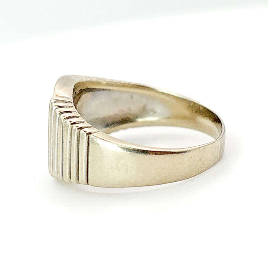 18ct Gold Diamond Ring With Reeded Shoulders
