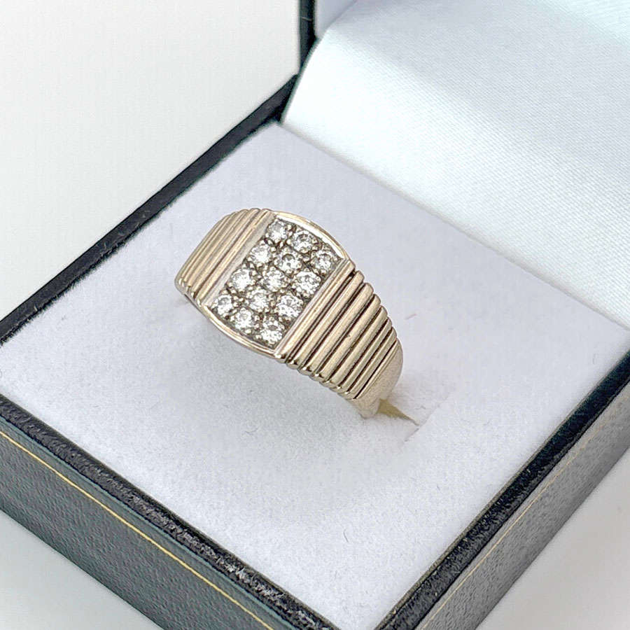 18ct Gold Diamond Ring With Reeded Shoulders