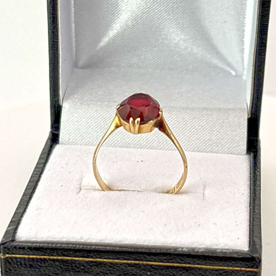 18ct Solitaire Garnet Ring