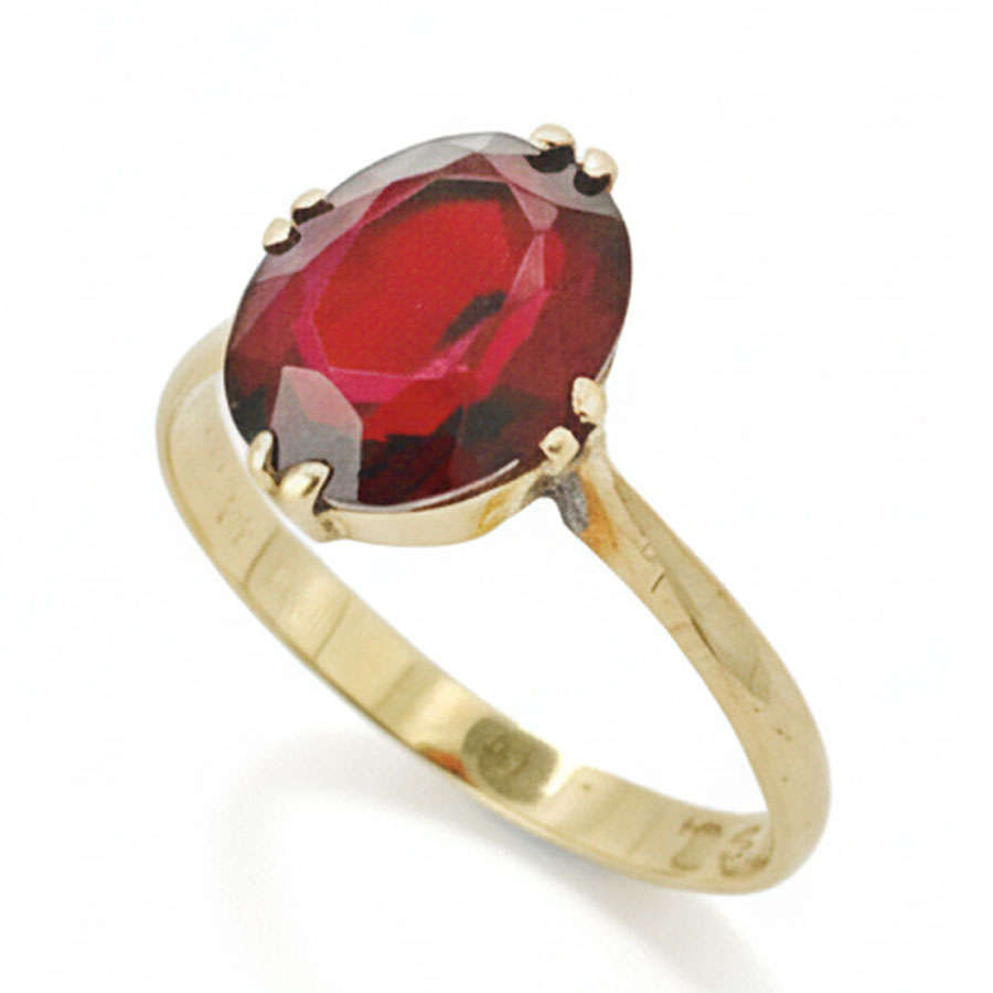 18ct Solitaire Garnet Ring