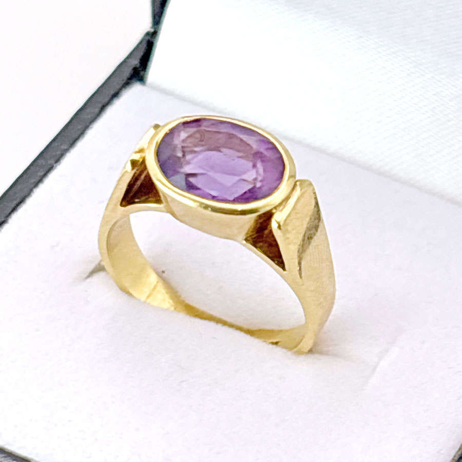 18ct Yellow Gold Amethyst Ring