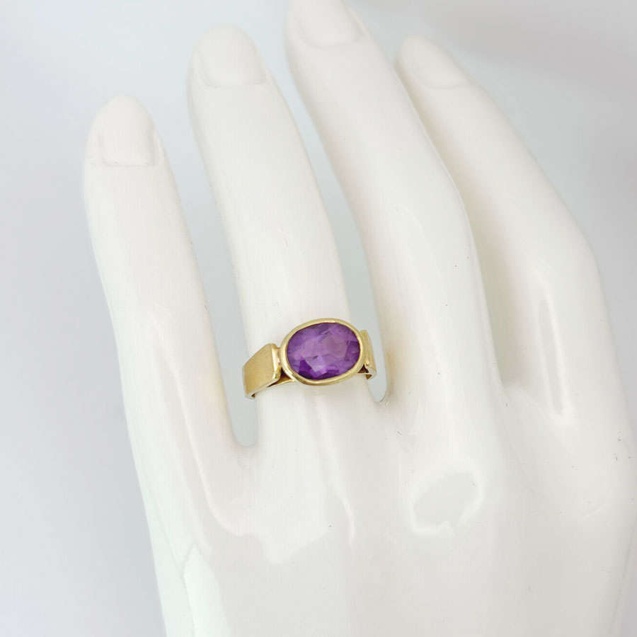 18ct Yellow Gold Amethyst Ring
