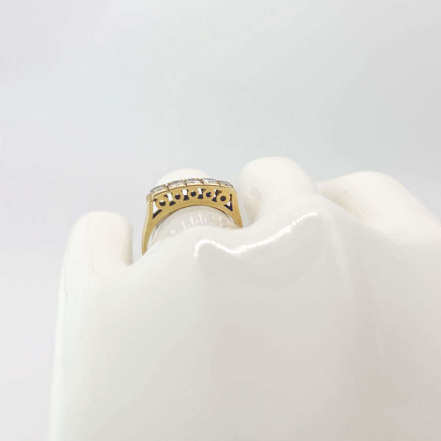 18ct Yellow Gold Diamond Ring