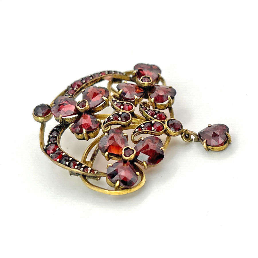 Art Nouveau 9ct Gold Garnet Brooch
