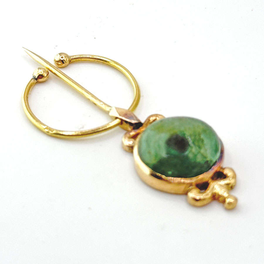 18ct Gold Cabochon Jade Pin Brooch