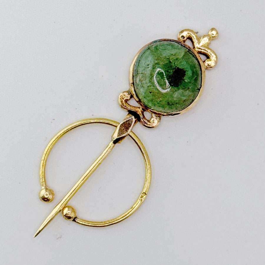 18ct Gold Cabochon Jade Pin Brooch