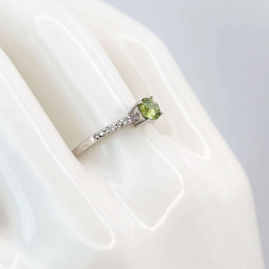 9ct Gold Peridot and Diamond Ring