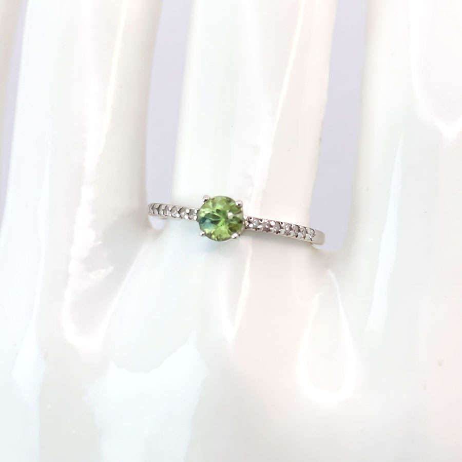 9ct Gold Peridot and Diamond Ring