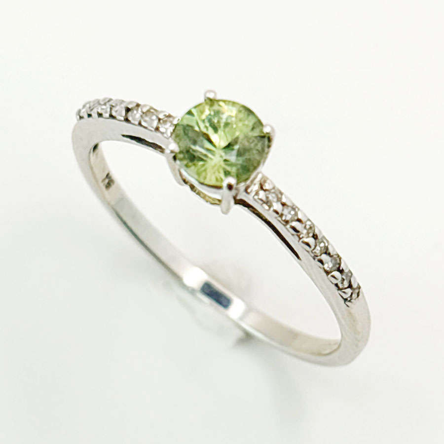 9ct Gold Peridot and Diamond Ring