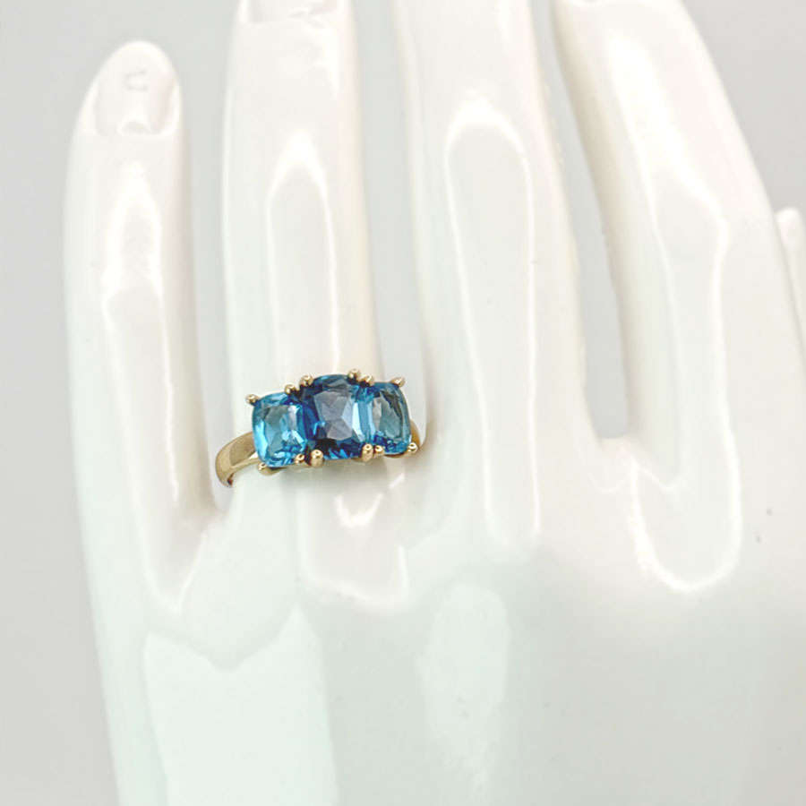 9ct Gold Topaz Cocktail Ring