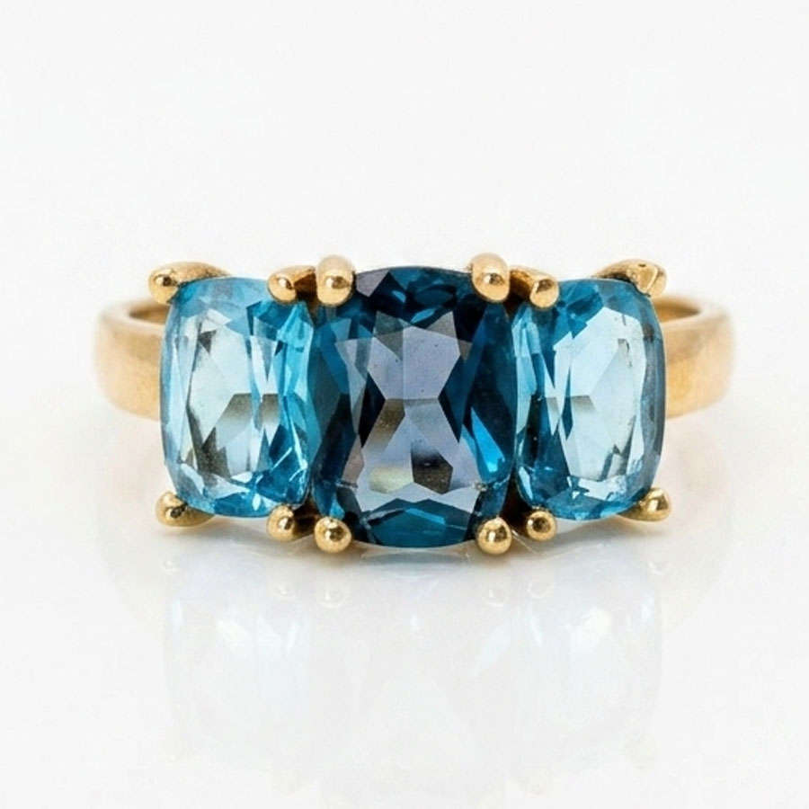 9ct Gold Topaz Cocktail Ring