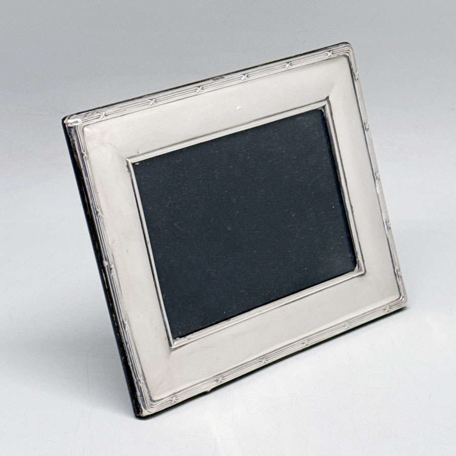 Carrs Silver Elizabeth II Picture Frame Sheffield Reeded Border