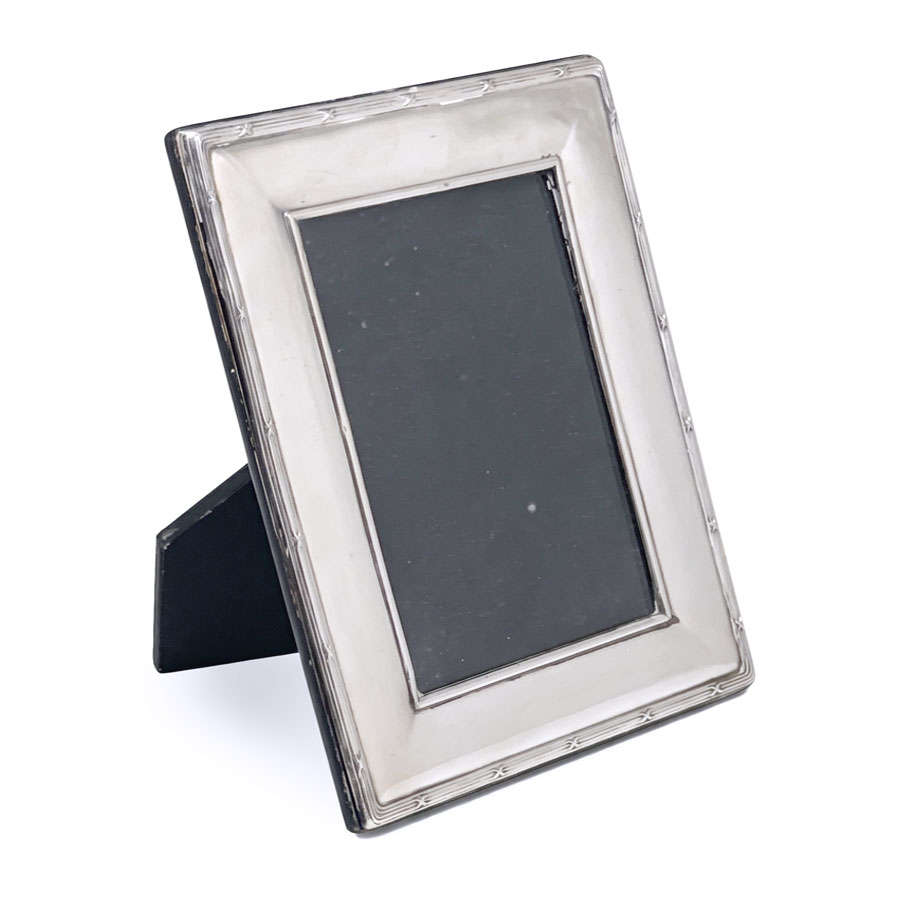 Carrs Silver Elizabeth II Picture Frame Sheffield Reeded Border