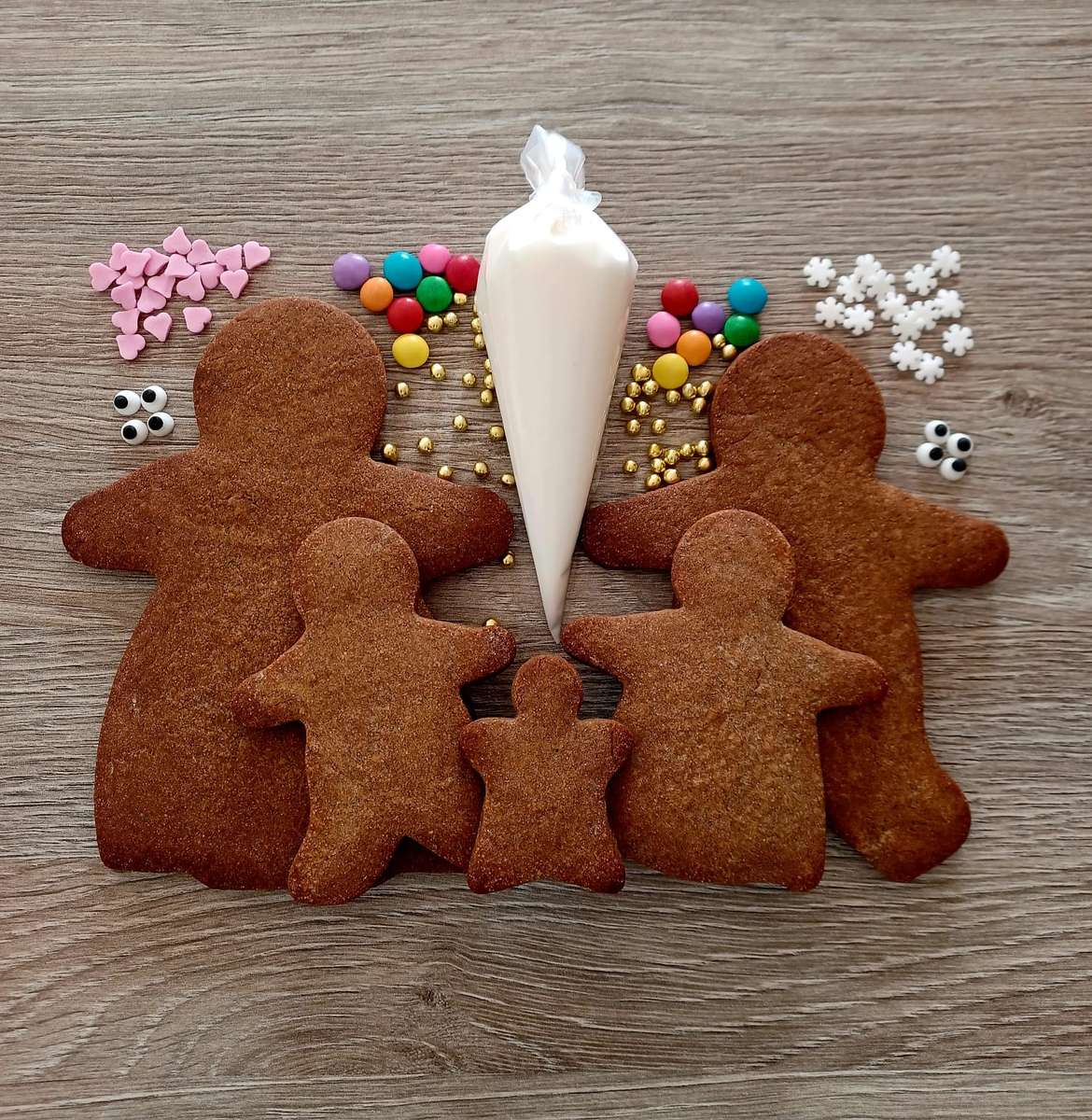 Gingerbread Family Decorating Kit