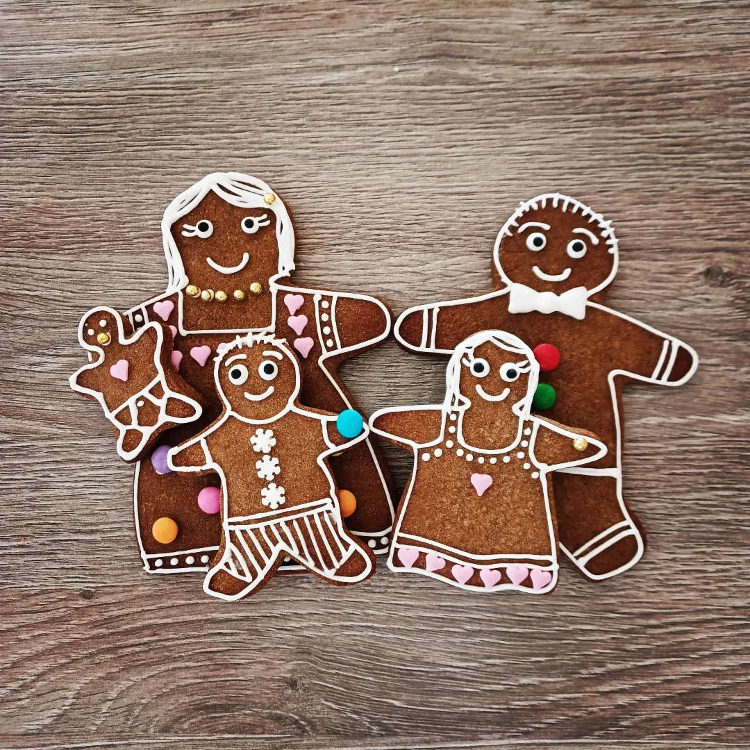 Gingerbread Family Decorating Kit