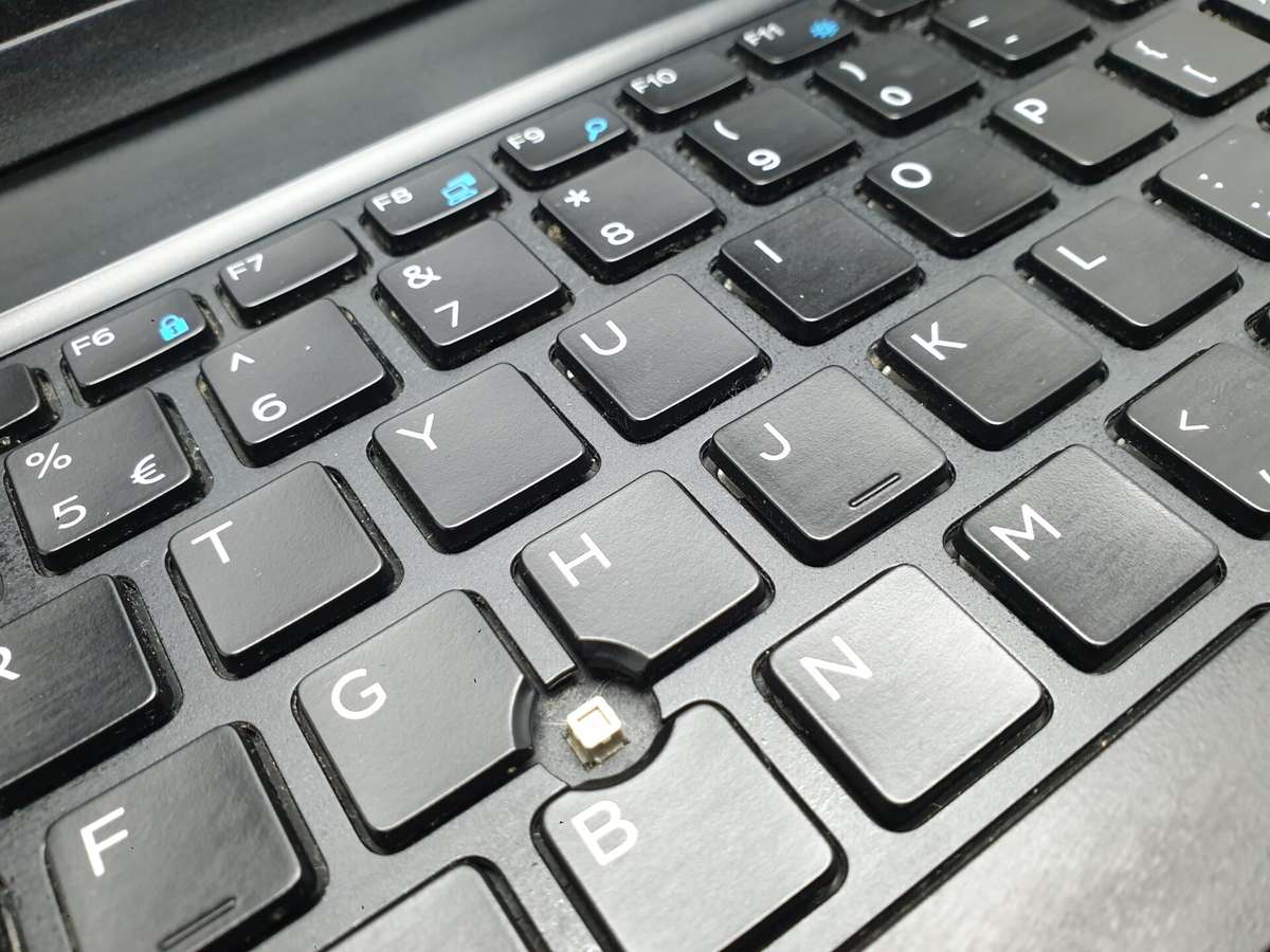 Dell Latitude 5590 8th Gen "Core i5" 1.60GHz 8GB RAM 256GB SSD Bad Battery And Damaged Casing Black