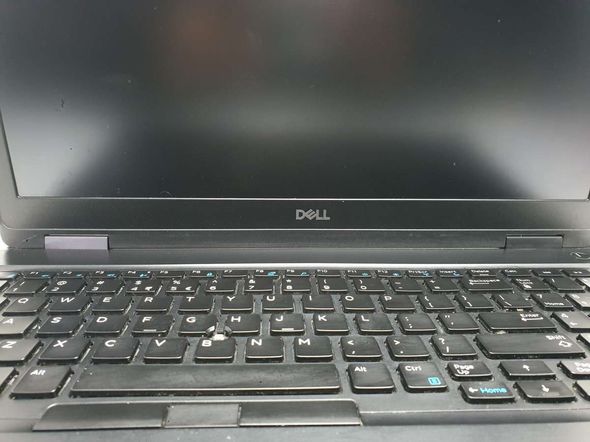Dell Latitude 5590 8th Gen "Core i5" 1.60GHz 8GB RAM 256GB SSD Bad Battery And Damaged Casing Black