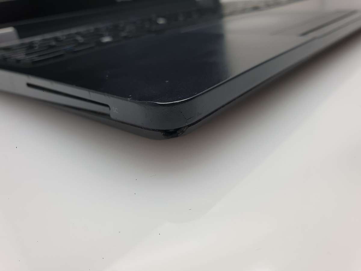 Dell Latitude 5590 8th Gen "Core i5" 1.60GHz 8GB RAM 256GB SSD Bad Battery And Damaged Casing Black