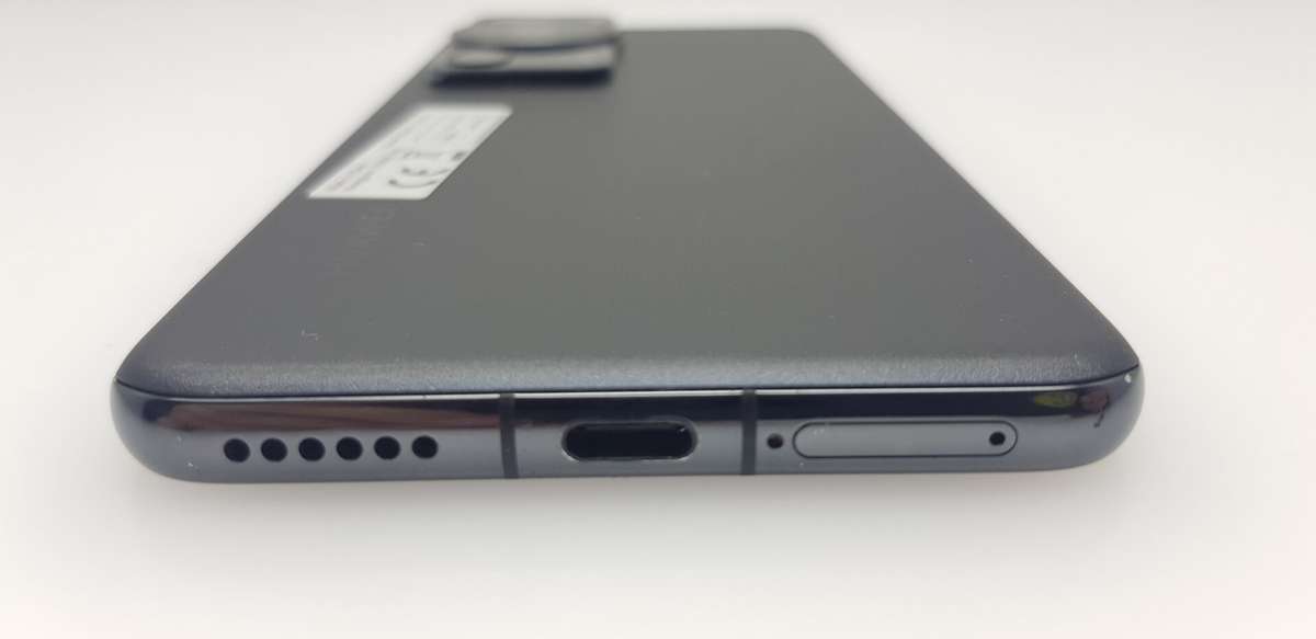 Huawei P60 Pro 256GB Dual Sim Black (12 Month Warranty) + Cover Bundle Value: R200