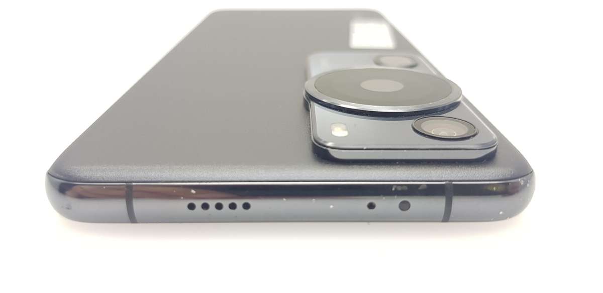 Huawei P60 Pro 256GB Dual Sim Black (12 Month Warranty) + Cover Bundle Value: R200