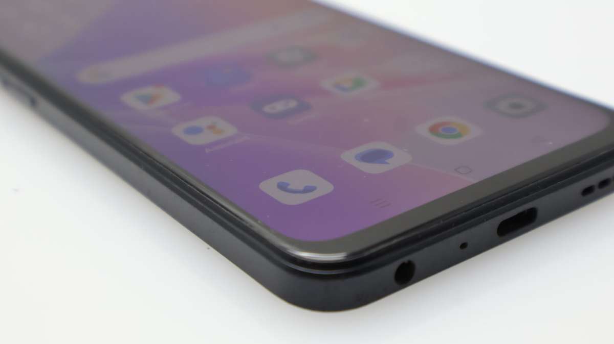 Oppo A77 128GB Dual Sim Black + 2 Secondhand Cover Bundle: R400