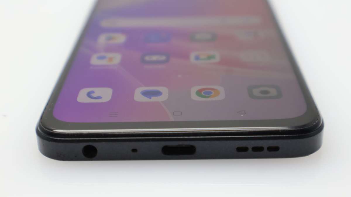 Oppo A77 128GB Dual Sim Black + 2 Secondhand Cover Bundle: R400