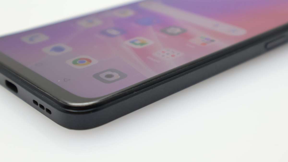 Oppo A77 128GB Dual Sim Black + 2 Secondhand Cover Bundle: R400