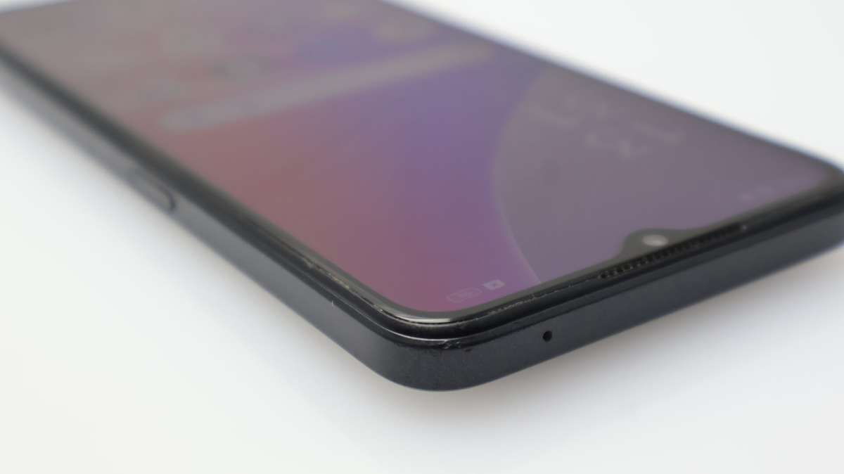 Oppo A77 128GB Dual Sim Black + 2 Secondhand Cover Bundle: R400